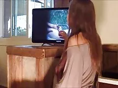 Madanm li renmen gade sou entènèt