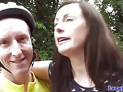 Euro angle milf nan kostim nan dèyè fuck