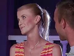 Pwal sou tout kò pussy ki gen matirite ak jèn timoun madivin