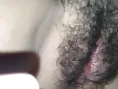 Tire yon lòt chaj la sou li pwal sou tout kò pussy